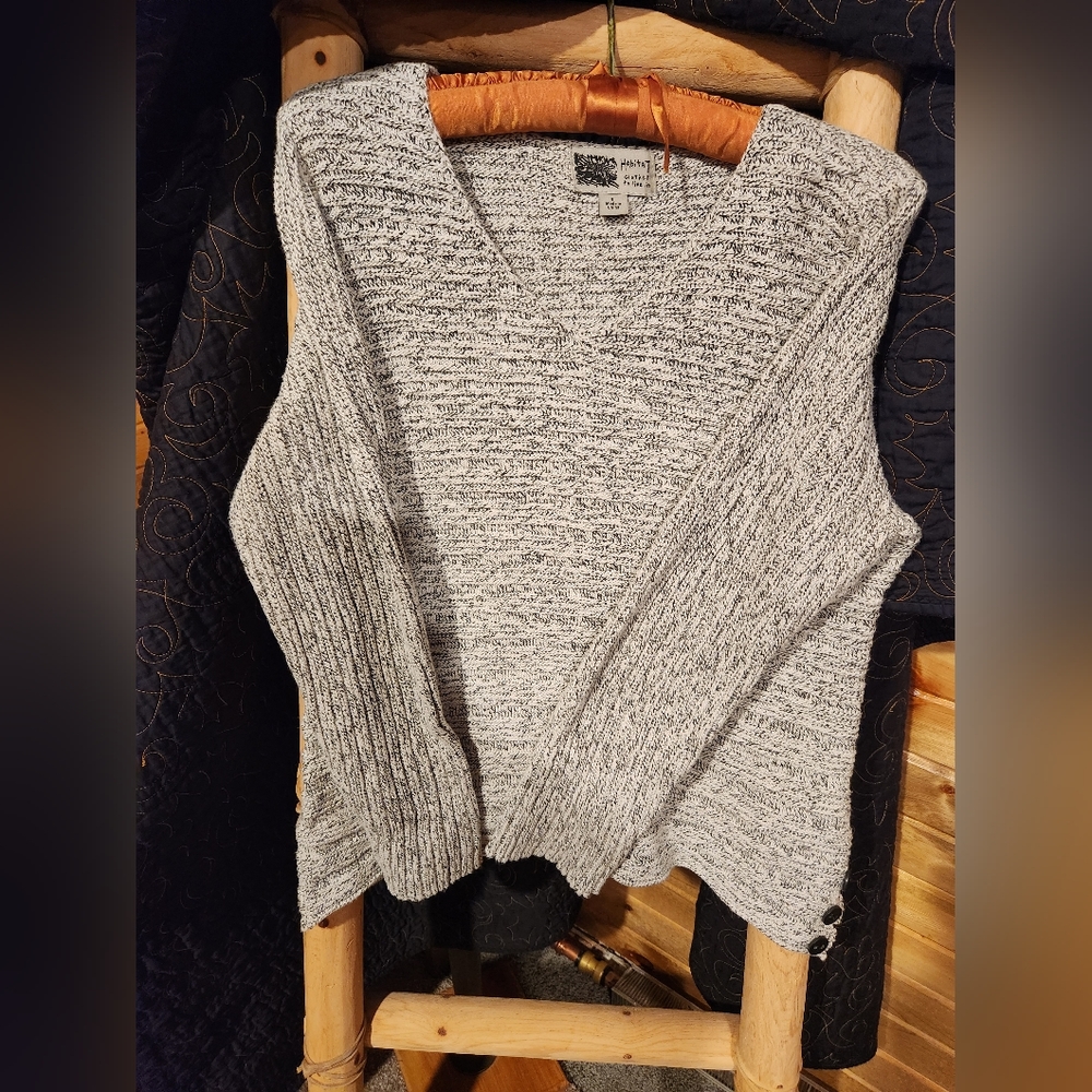 Sweatshirt - Picture 1 of 3